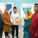 Gubernur Ansar Serahkan Bantuan dan Safari Ramadan di Senayang Lingga