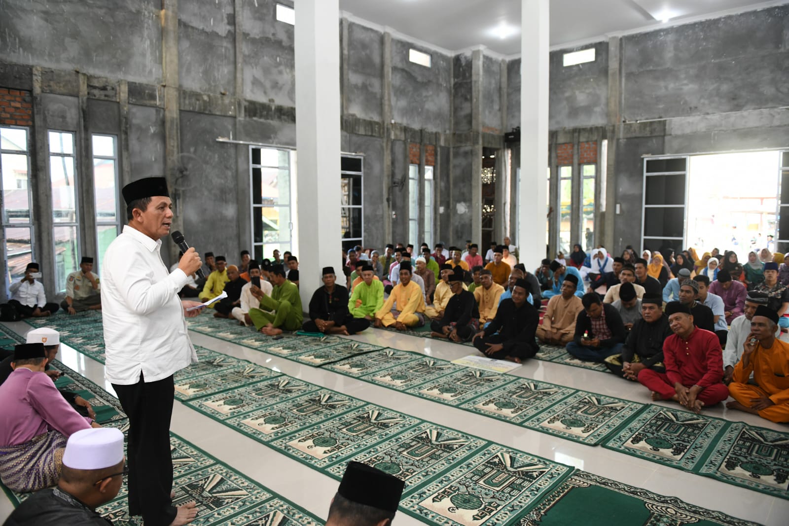 Safari Ramadan di Penuba, Gubernur Ansar Tinjau Renovasi Masjid Hasil Dana Hibah