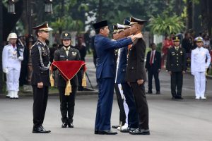 Presiden Lantik 833 Calon Perwira TNI dan Polri