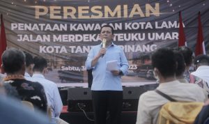 Gubernur Ansar Ahmad