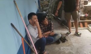 J dan Y ketika diamankan polisi bersama barang bukti berupa sabu-sabu dan sebutir ekstasi di Wisma Pesona Tanjungpinang, Selasa (22/4/2025). (Foto hasil tangkap layar)